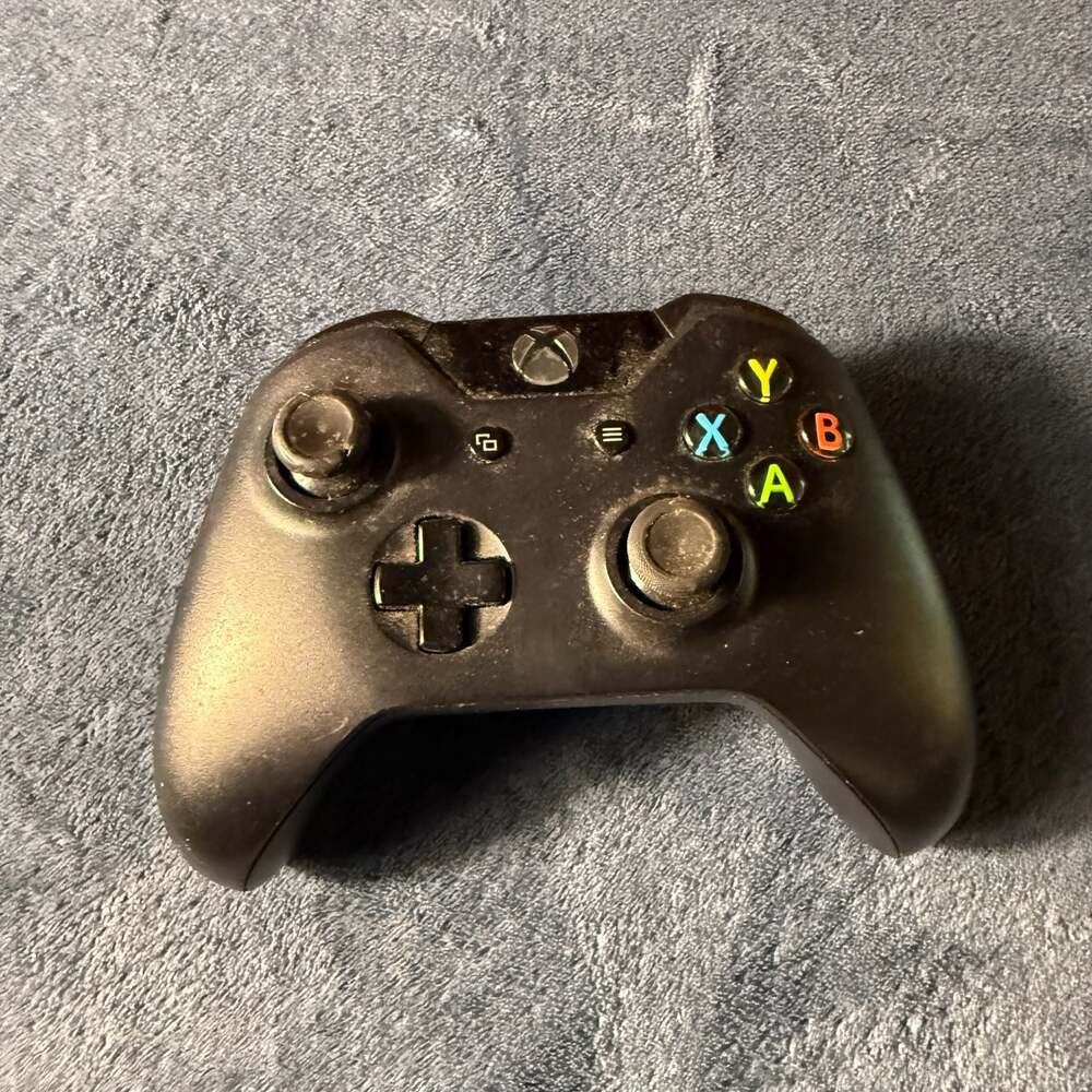 Microsoft Xbox One Wireless Controller Black Model 1537